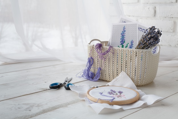 kolekcia vyšívaných kúskov